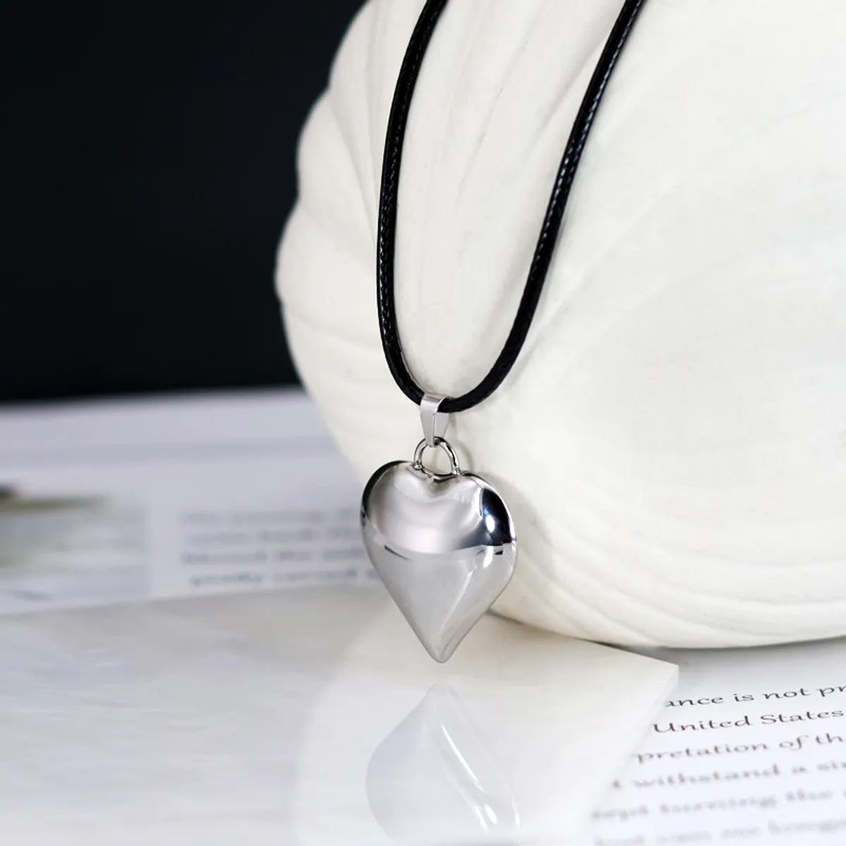 Women’s birthstone pendant necklace-Casual Sweet Commute Heart Shape Titanium Steel Pendant Necklace