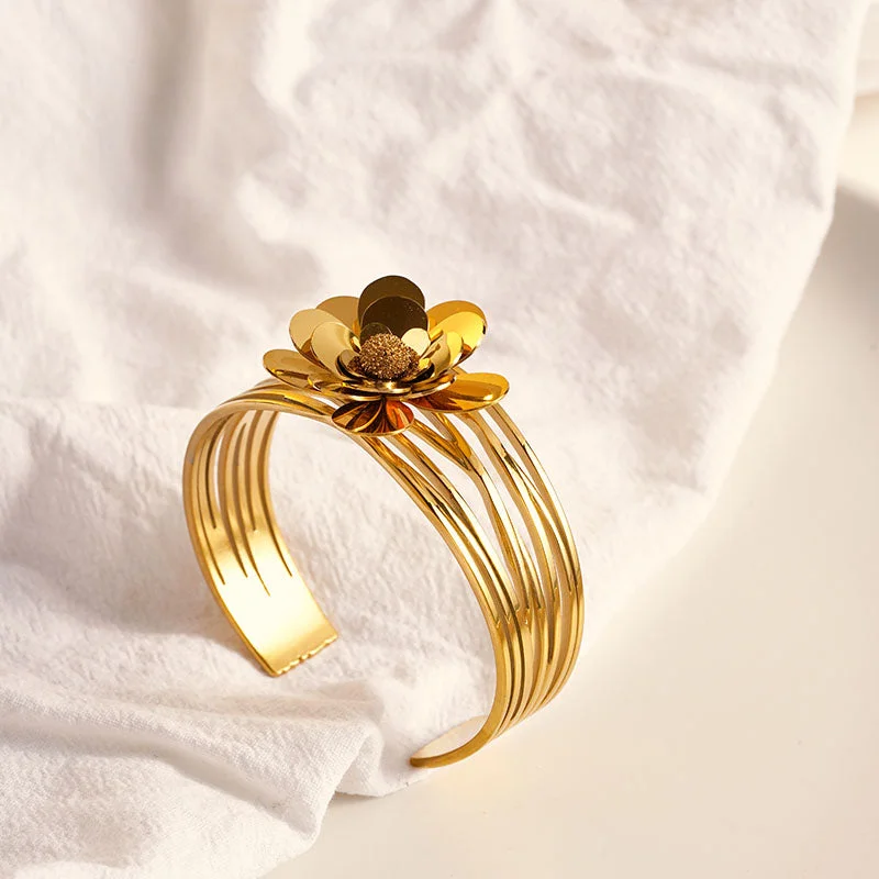 Women’s boho bracelet-Modern Style Sweet Flower Stainless Steel Plating Gold Plated Bangle