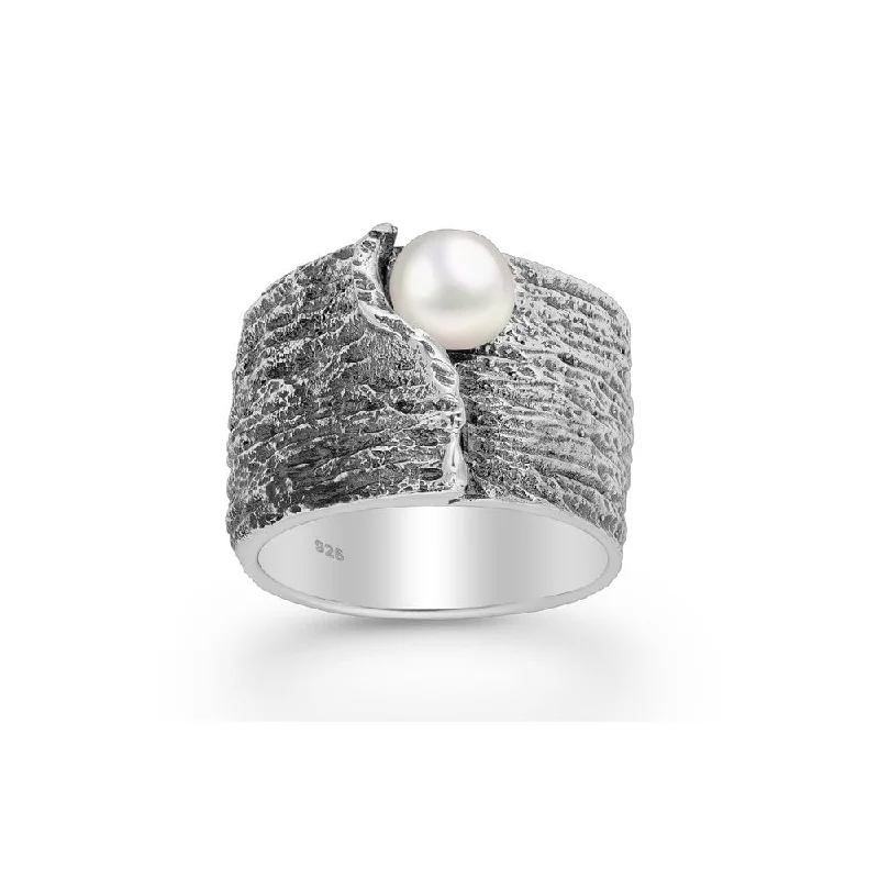 Women’s adjustable ring-Sterling Silver Oxidized Statement Ring with Freshwater Pearl