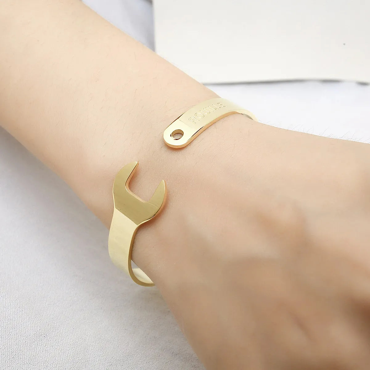 Women’s cuff bracelet-Retro Solid Color Stainless Steel Plating Gold Plated Bangle