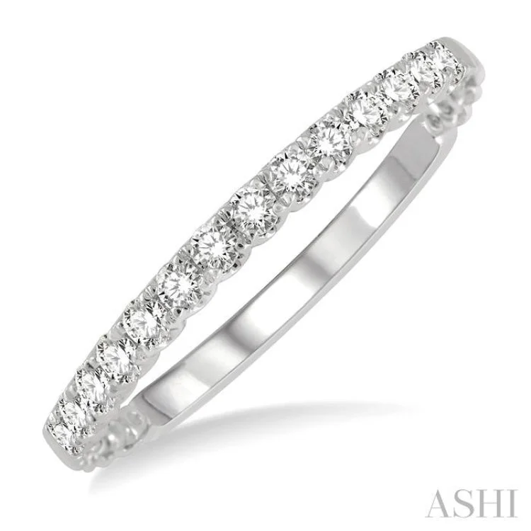 Women’s handcrafted engagement rings-1/4 ctw Lattice Round Cut Diamond Wedding Band in 14K White Gold