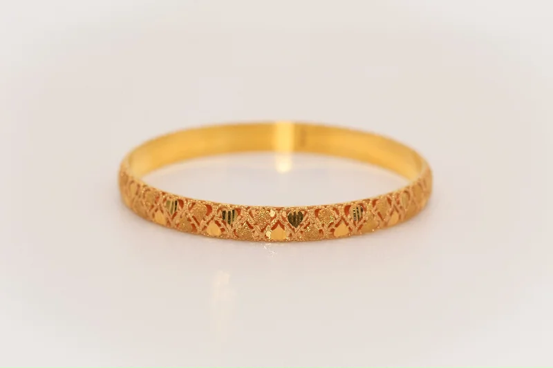 Women’s classic bangle-21k Gold Heart Motif Bangle