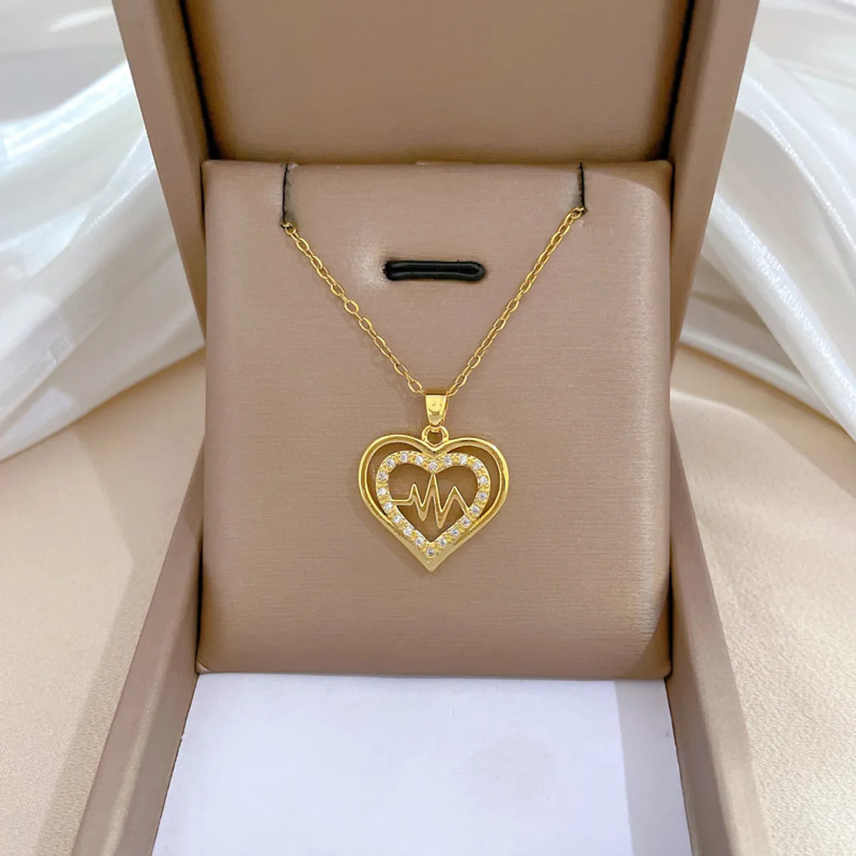 Women’s engraved necklace-Titanium Steel Copper IG Style Luxurious Classic Style Electrocardiogram Heart Shape Hollow Out Inlay Artificial Gemstones Pendant Necklace