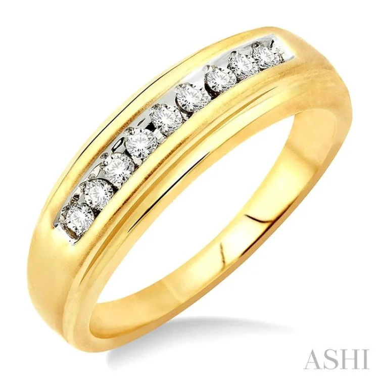 Women’s statement engagement rings-1/6 Ctw Round Diamond Men's Ring in 10K Yellow Gold