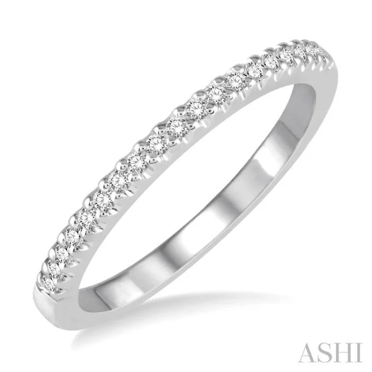 Women’s twisted band engagement rings-1/6 Ctw Round Cut Diamond Wedding Band in 14K White Gold