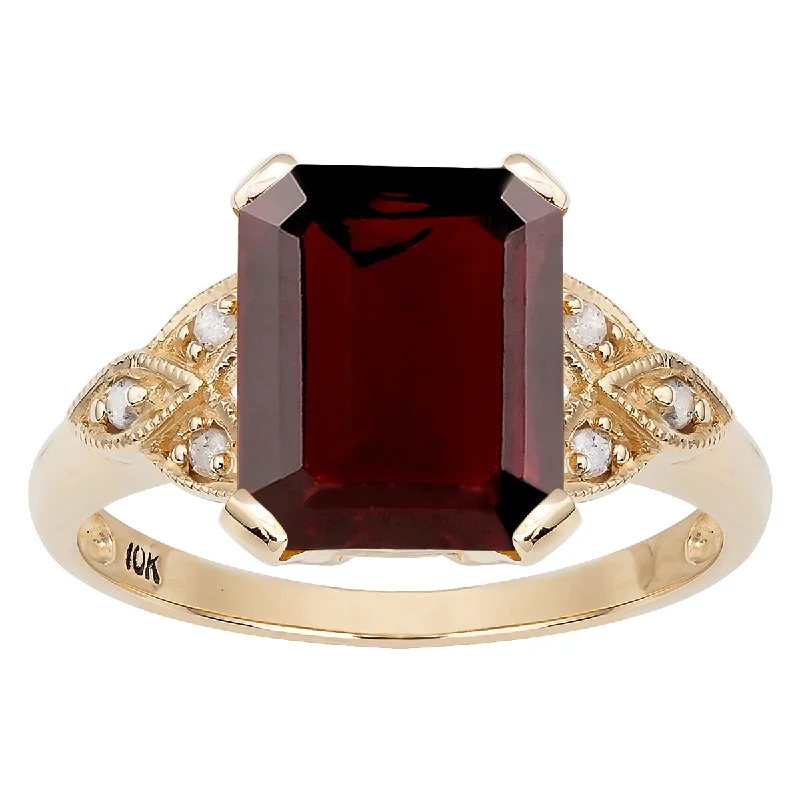 Women’s unique ring-Viducci 10k Yellow Gold Vintage Style Genuine Garnet and Diamond Ring