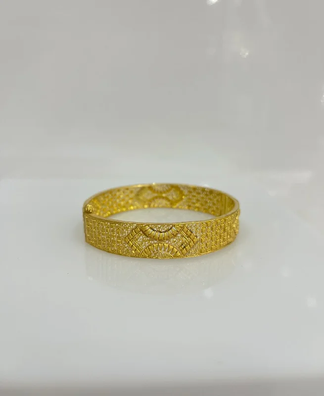 Women’s sapphire bracelet-21k Gold Indian Style Bangle